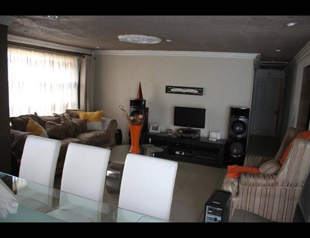 2 BEDROOM HOUSE FOR SALE IN DOBSONVILLE